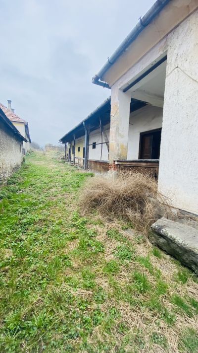 NA PREDAJ starý dom s pozemkom 1600m2 v Maďarsku - 2