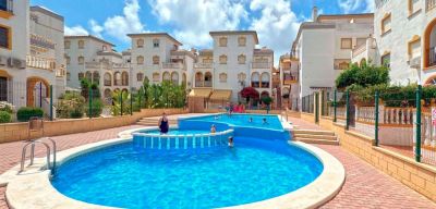 Dom 4+kk s bazénom a terasou Torrevieja-La Mata, Španielsko