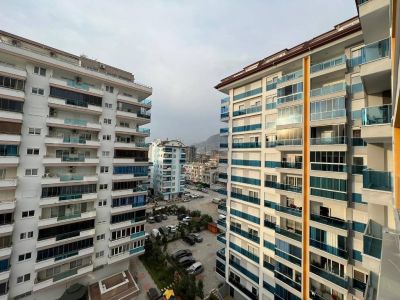 Priestranný zariadený 4-izbový byt Alanya - Mahmutlar Turecko APM