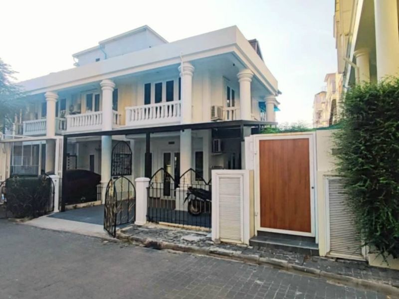 Pekný poschodový dom v Thajsku-Pattaya -1,5 km od pobrežia - 1