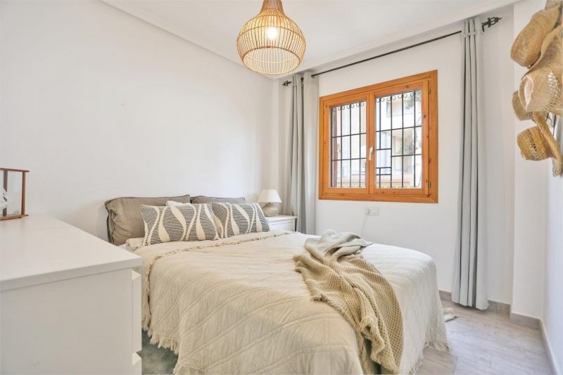 Radový dom 4+kk s terasou, Torrevieja-La Mata, Španielsko - 14