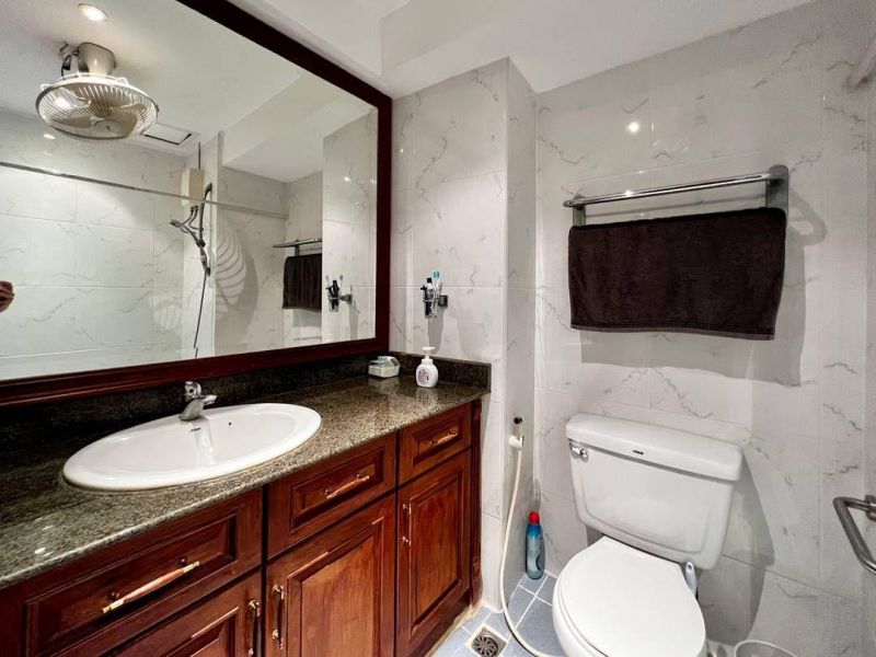 Thajsko-Pattaya- veľký 2 izbový apartmán-Sombat Condotel - 11