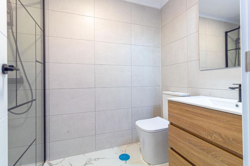 Apartmán 3+kk s balkónom a bazénom Torrevieja-Punta Prima, Španielsko - 9