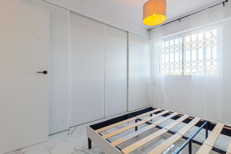 Apartmán 3+kk s balkónom a bazénom Torrevieja-Punta Prima, Španielsko - 11