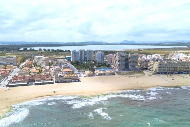 Apartmán 3+kk s terasou a bazénom Torrevieja-La Mata, Španielsko - 18