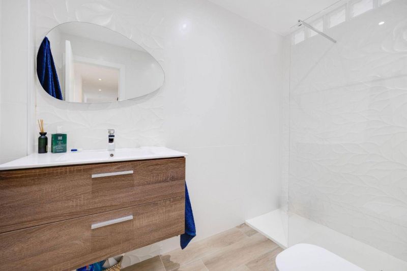 Apartmán 4+kk s balkónom a bazénom Torrevieja-Playa del Acequion, Španielsko - 11