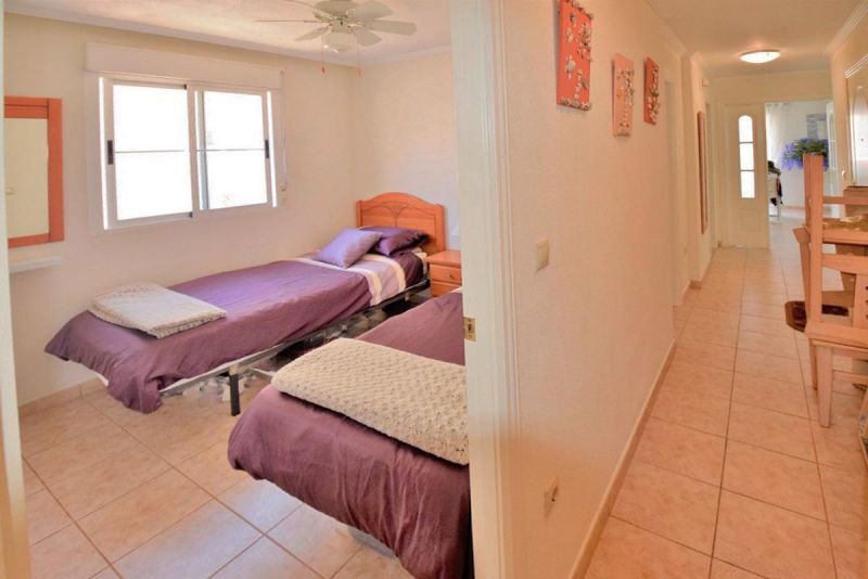 Veľký apartmán 3+1 s terasou Guardamar del Segura-Španielsko - 11