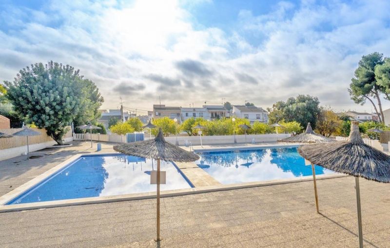 Dom 3+kk s terasou a bezénom Torrevieja-La Mata, Španielsko - 17