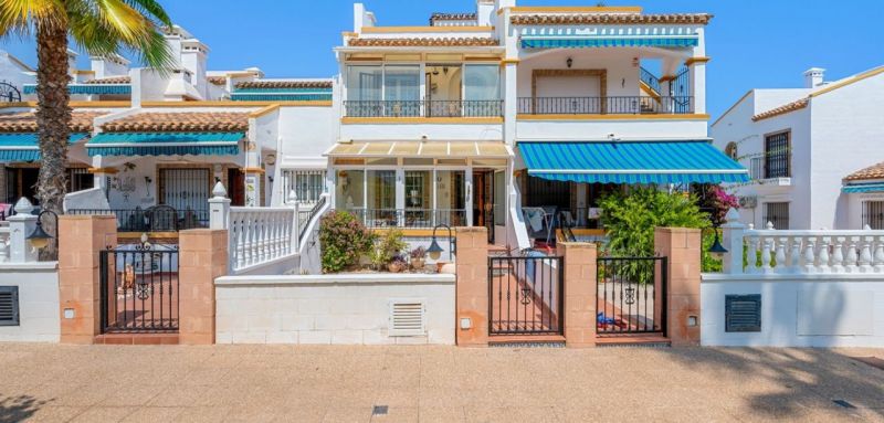 Radový dom 3+kk s bazénom Orihuela Costa, Španielsko - 1