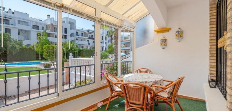 Radový dom 3+kk s bazénom Orihuela Costa, Španielsko - 12