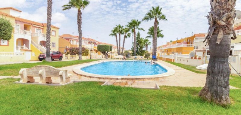 Radový dom 3+kk s bazénom Orihuela Costa, Španielsko - 1