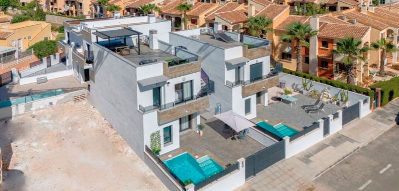 Modrený 2 podlažný dom 4+kk s bazénom, Torrevieja-Španielsko - 1